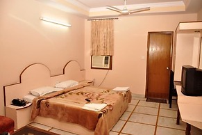 Hotel Apra Inn