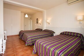 Sol y Miel Hostal