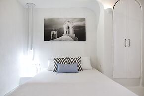 Privee Santorini