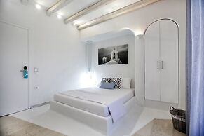 Privee Santorini