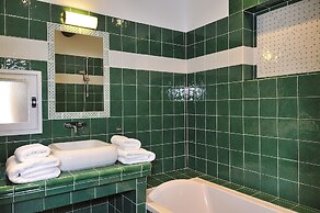 Hotel Charembeau