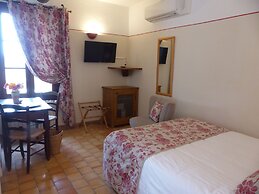 Hotel Charembeau
