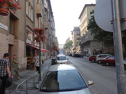 Evergreen Budapest Bed & Breakfast and Guest House
