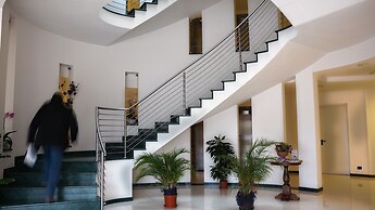 Garden Hotel
