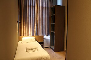 Hotel Blossoms