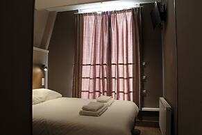 Hotel Blossoms