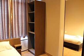 Hotel Blossoms