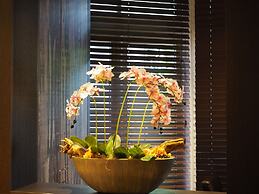 Hotel Blossoms