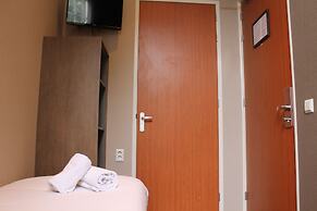 Hotel Blossoms