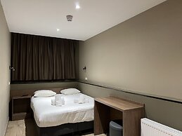 Hotel Blossoms