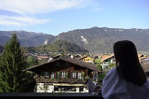 Alpenrose Hotel & Gardens