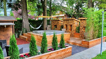 Alpenrose Hotel & Gardens
