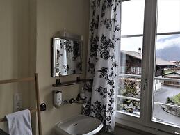 Alpenrose Hotel & Gardens