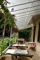 Alpenrose Hotel & Gardens