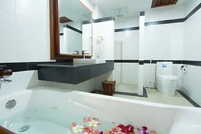 Royal Empire Hotel
