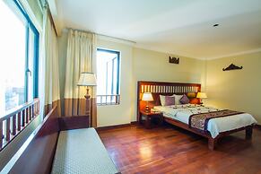 Royal Empire Hotel