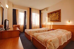 Central Plaza Hotel