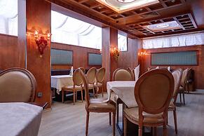 Central Plaza Hotel