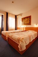 Central Plaza Hotel