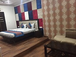 Hotel Apra International