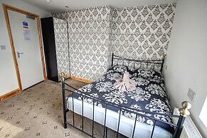 Beaconsfield Hotel