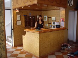 Angelina Hotel & Apartments