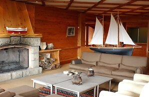 Isla Victoria Lodge