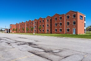 Residence & Conference Centre - Welland