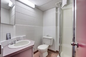 Residence & Conference Centre - Welland