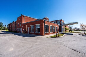 Residence & Conference Centre - Welland