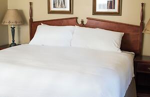 Aspen Village Inn