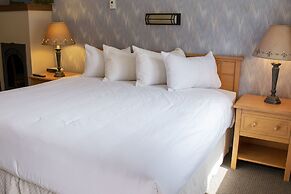 Aspen Village Inn