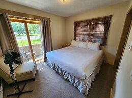Aspen Village Inn