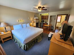 Aspen Village Inn