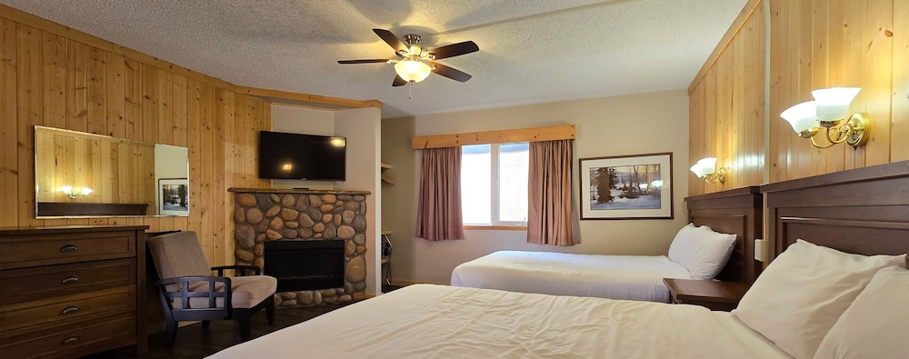 Aspen Village Inn