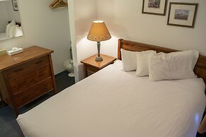 Aspen Village Inn