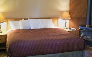Aspen Village Inn