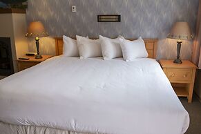Aspen Village Inn