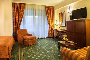 Lux Garden Hotel
