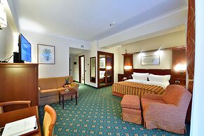 Lux Garden Hotel