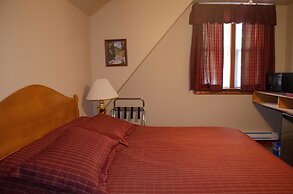 Crandell Mountain Lodge