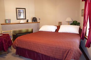 Crandell Mountain Lodge