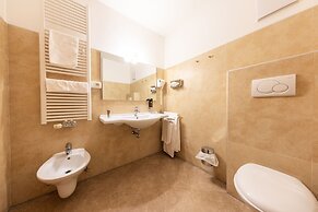Hotel Alpine Mugon