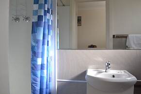 Hobart Tower Motel