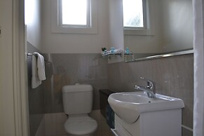 Hobart Tower Motel