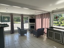 Aquastar Inn