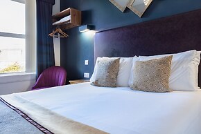 Applewood Hotel