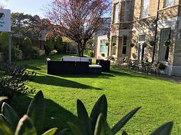 Applewood Hotel