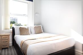 Applewood Hotel