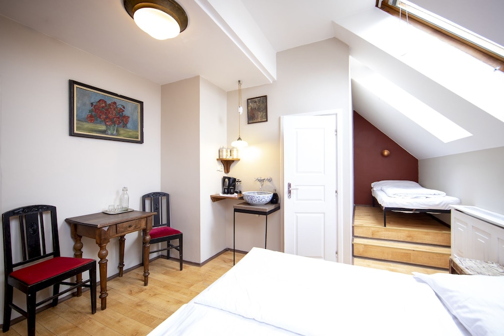 Sir Toby's Hostel